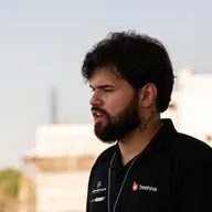 Foto de Lucas Calderini, dono da Beehive